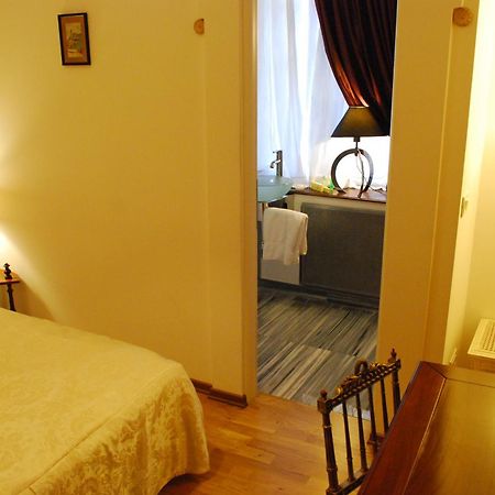 Grand Boutique Hotel Bucharest Room photo