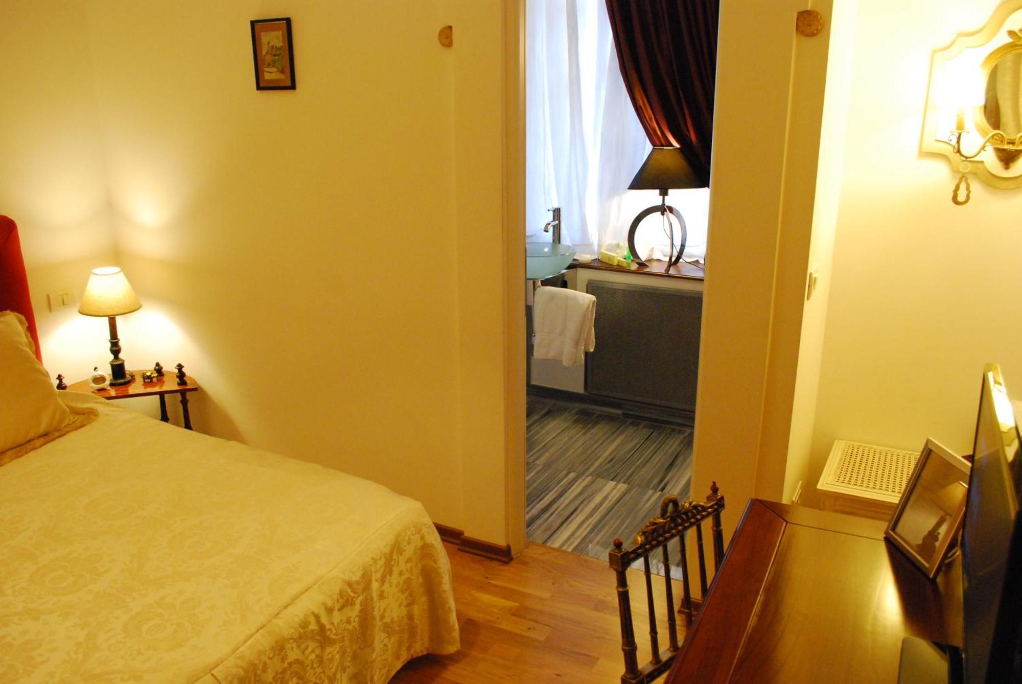 Grand Boutique Hotel Bucharest Room photo